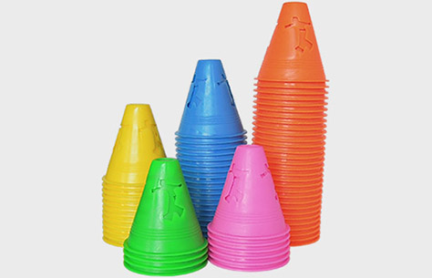 3 Inch Witch hat Shape Conical Roller Skating Marker Cone with Human Figure TC005 pile up